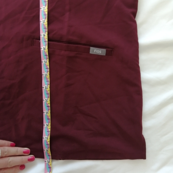 NWT Figs Casma 3 Pocket Short Sleeve Scrub Top Burgundy XL - Picture 15 of 16